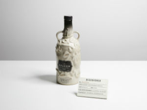 Ром Kraken в керамической бутылке