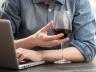 Минздрав выступает против нового законопроекта об онлайн продаже алкоголя