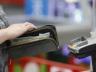 Госдума отложит срок обязательного внедрения оплаты по картам в магазинах